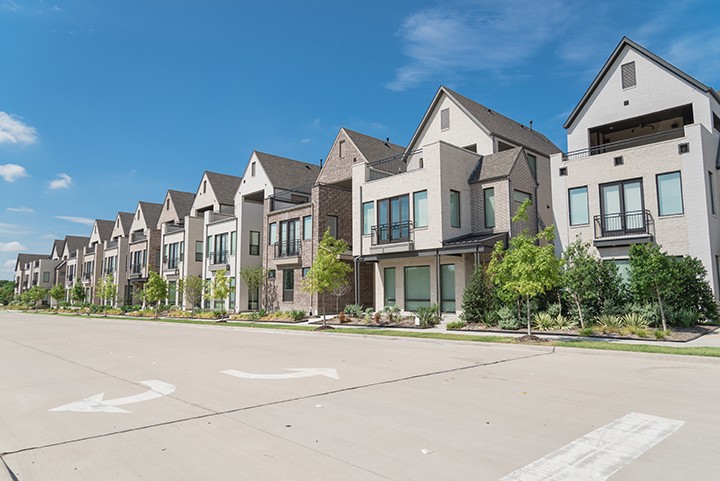 The Modern Appeal of Urban Townhomes: Advantages and Trends